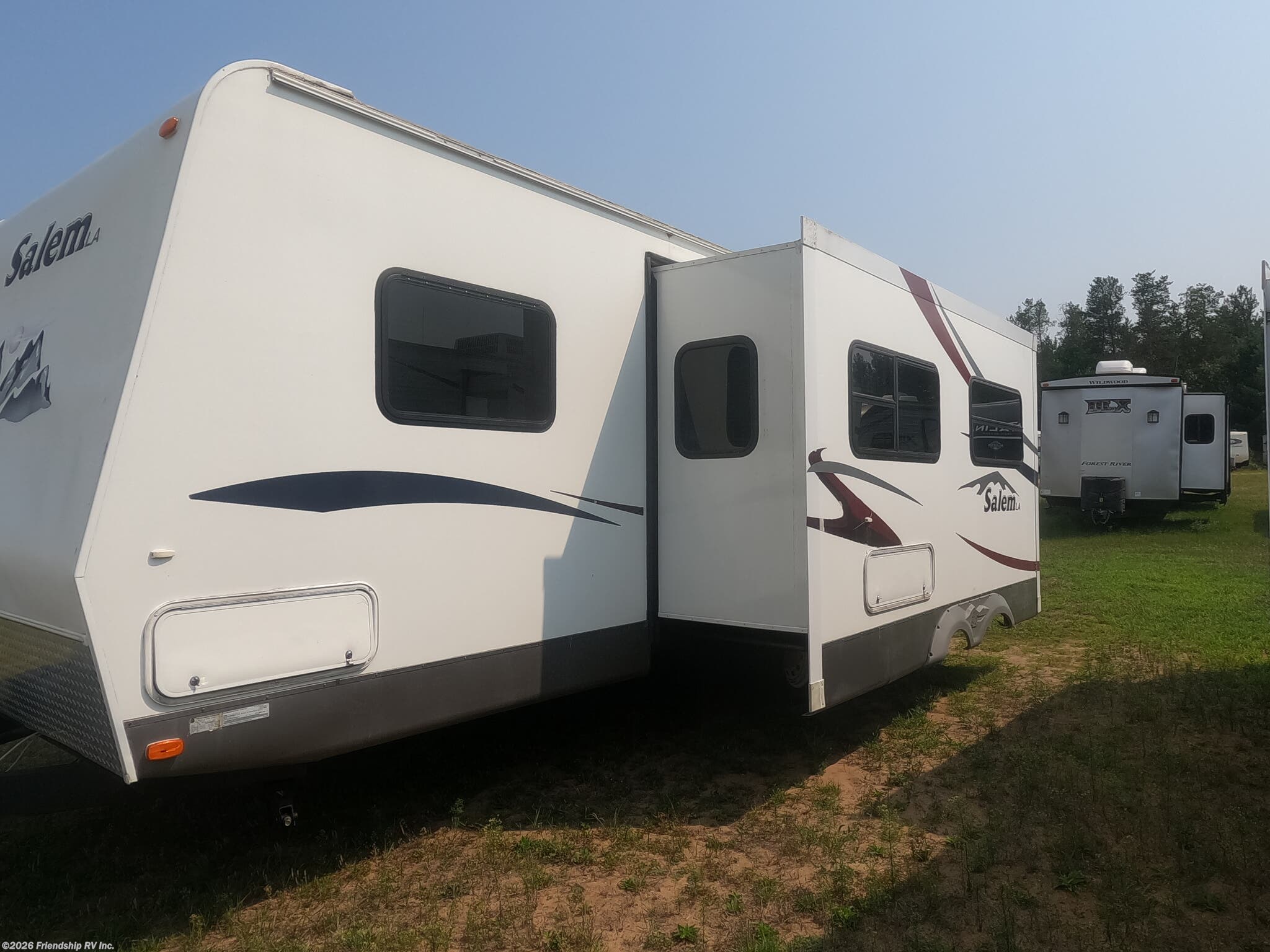 2006 Forest River Salem LA 272BHSS - Used Travel Trailer For Sale by Friendship RV Inc. in Friendship, Wisconsin features Shower, Water Heater, Skylight, Smoke Detector, Awning