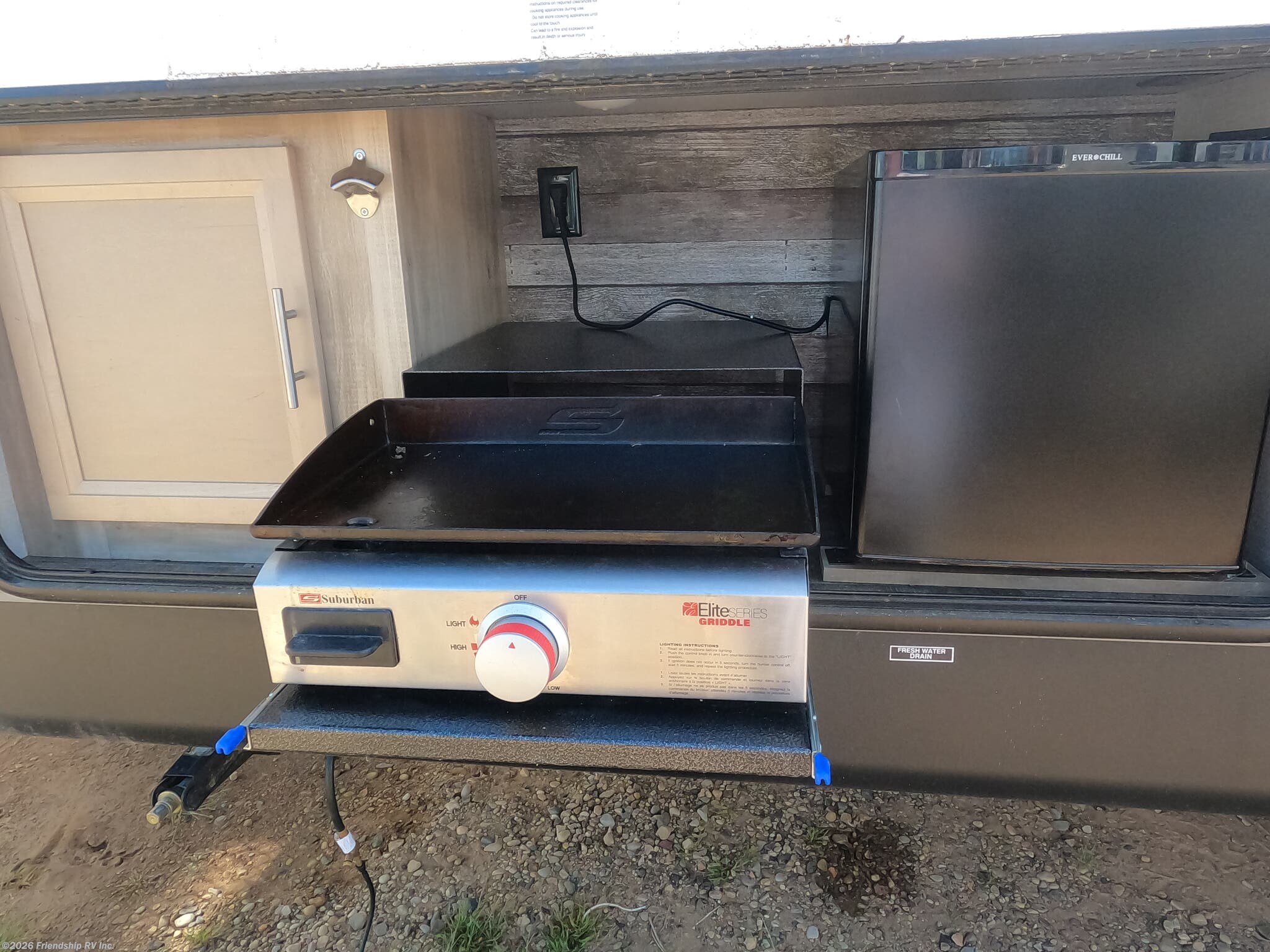 2021 Coachmen Catalina Legacy Edition 293QBCK - Used Travel Trailer For Sale by Friendship RV Inc. in Friendship, Wisconsin features Stabilizer Jacks, Self Contained, Skylight, Exterior Speakers, Thermofoil Countertops