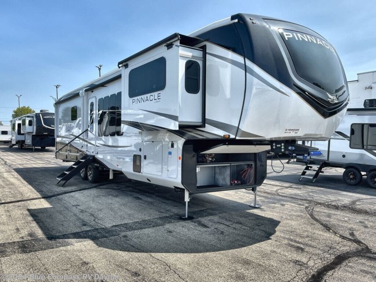 New 2024 Jayco Pinnacle 38FLGS available in New Carlisle, Ohio