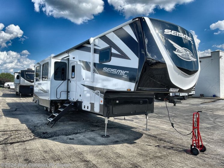 New 2025 Jayco Seismic 395 available in New Carlisle, Ohio