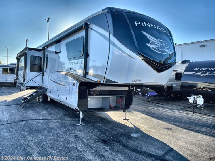 New 2025 Jayco Pinnacle 38KPTS available in New Carlisle, Ohio