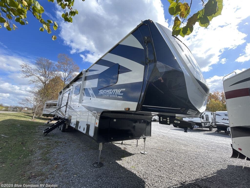 2025 Jayco Seismic Luxury Series 4113 RV for Sale in New Carlisle, OH 45344 T97725