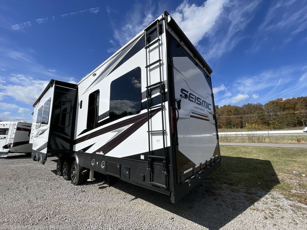 2025 Jayco Seismic Luxury Series 4113 RV for Sale in New Carlisle, OH 45344 T97725