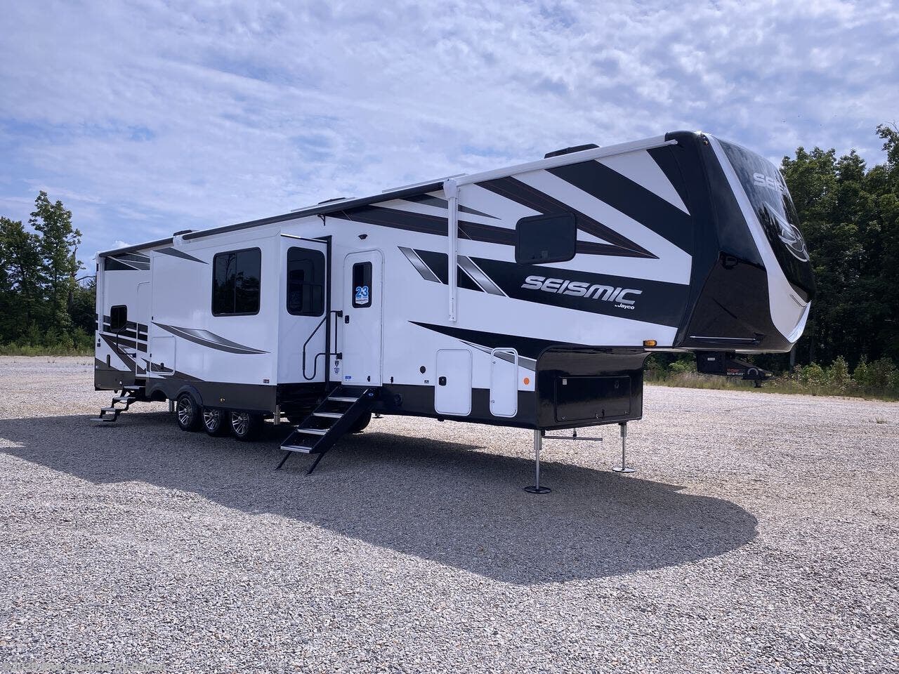 2026 Seismic 399 by Jayco from Blue Compass RV Dayton in New Carlisle, Ohio