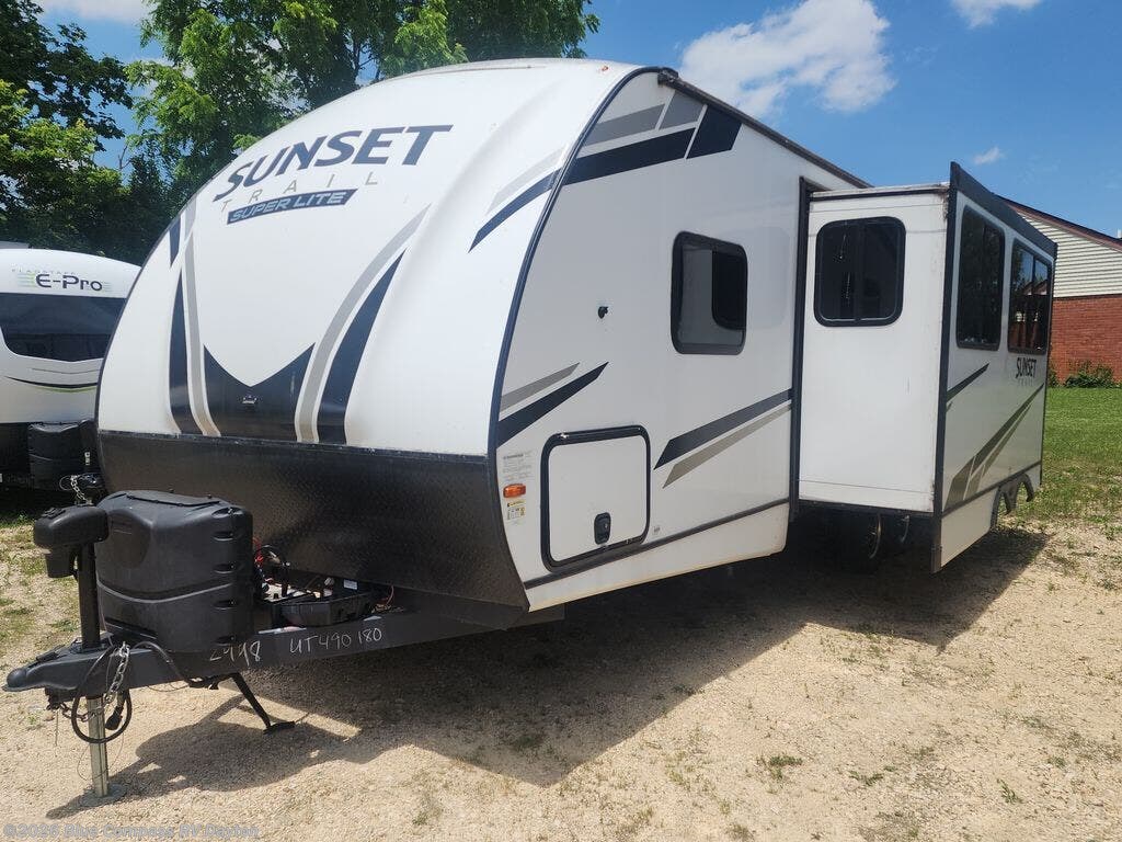 Used 2022 CrossRoads Sunset Trail SS253RB available in New Carlisle, Ohio