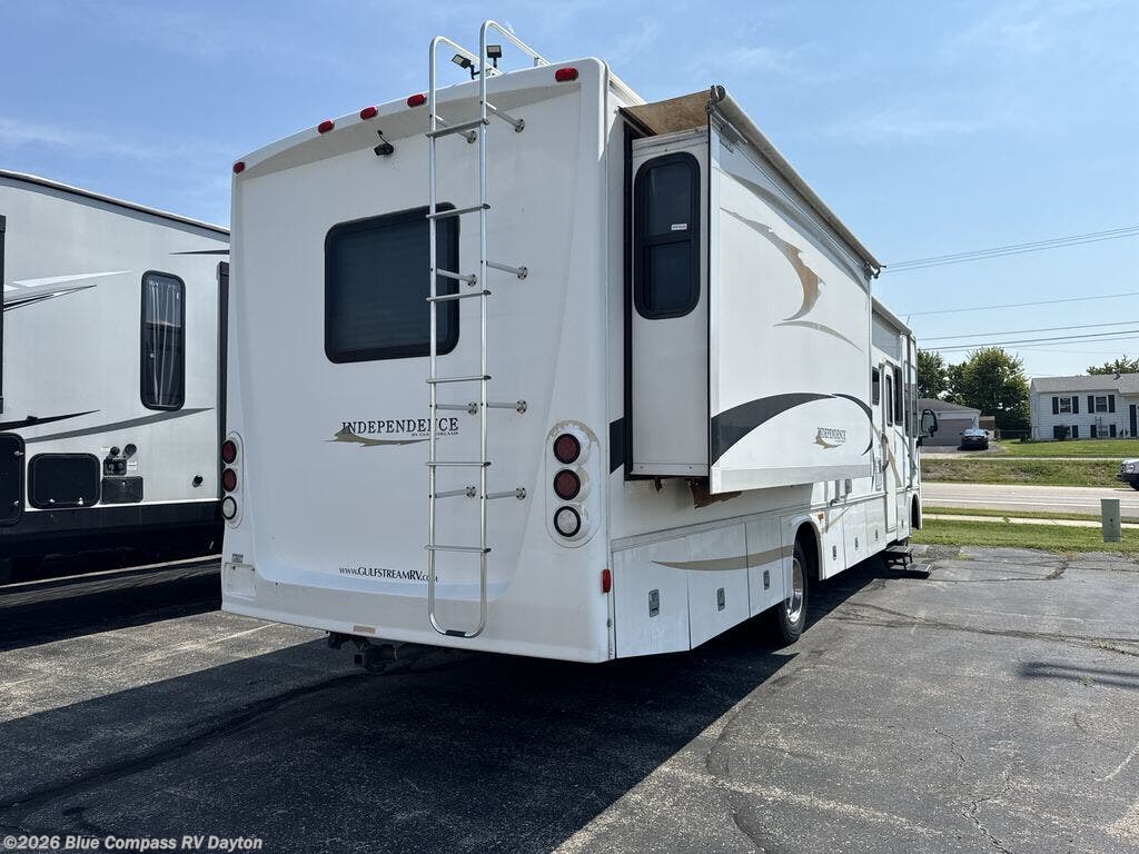 2006 Gulf Stream Independence 8357 - Used Class A For Sale by Blue Compass RV Dayton in New Carlisle, Ohio features Slideout