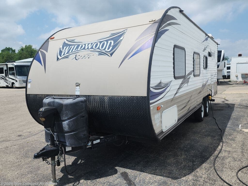 Used 2015 Forest River Wildwood 241QBXL available in New Carlisle, Ohio