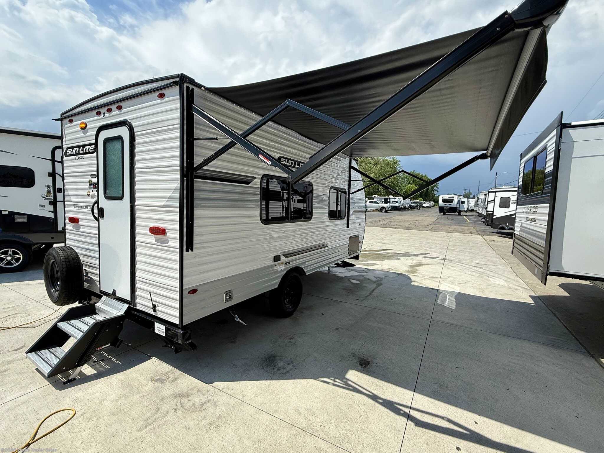 New 2025 Sunset Park RV Sun Lite 18RD available in Taylor, Michigan