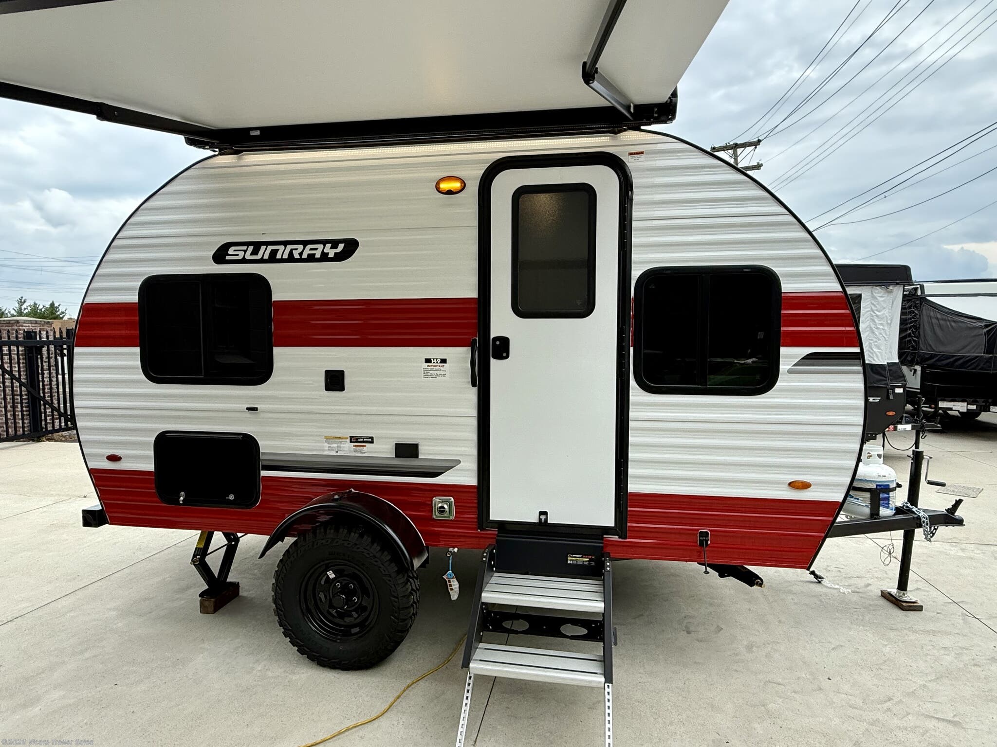 2026 Sunset Park RV SunRay 149 - New Travel Trailer For Sale by Vicars Trailer Sales in Taylor, Michigan features Non-Smoking Unit, Furnace, Queen Bed, Refrigerator, Roof Vents