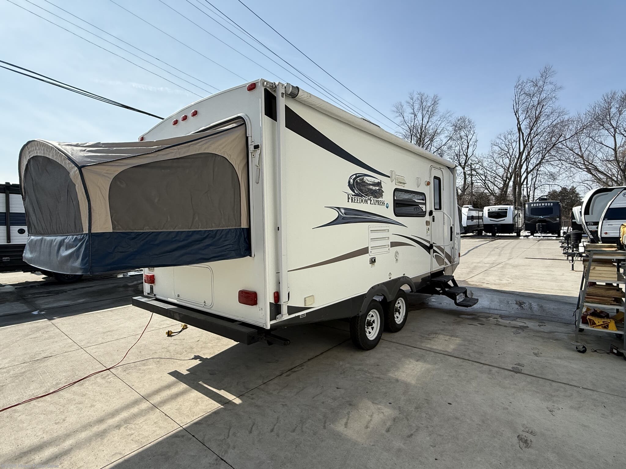 2014 Coachmen Freedom Express 22DSX - Used Expandable Trailer For Sale by Vicars Trailer Sales in Taylor, Michigan