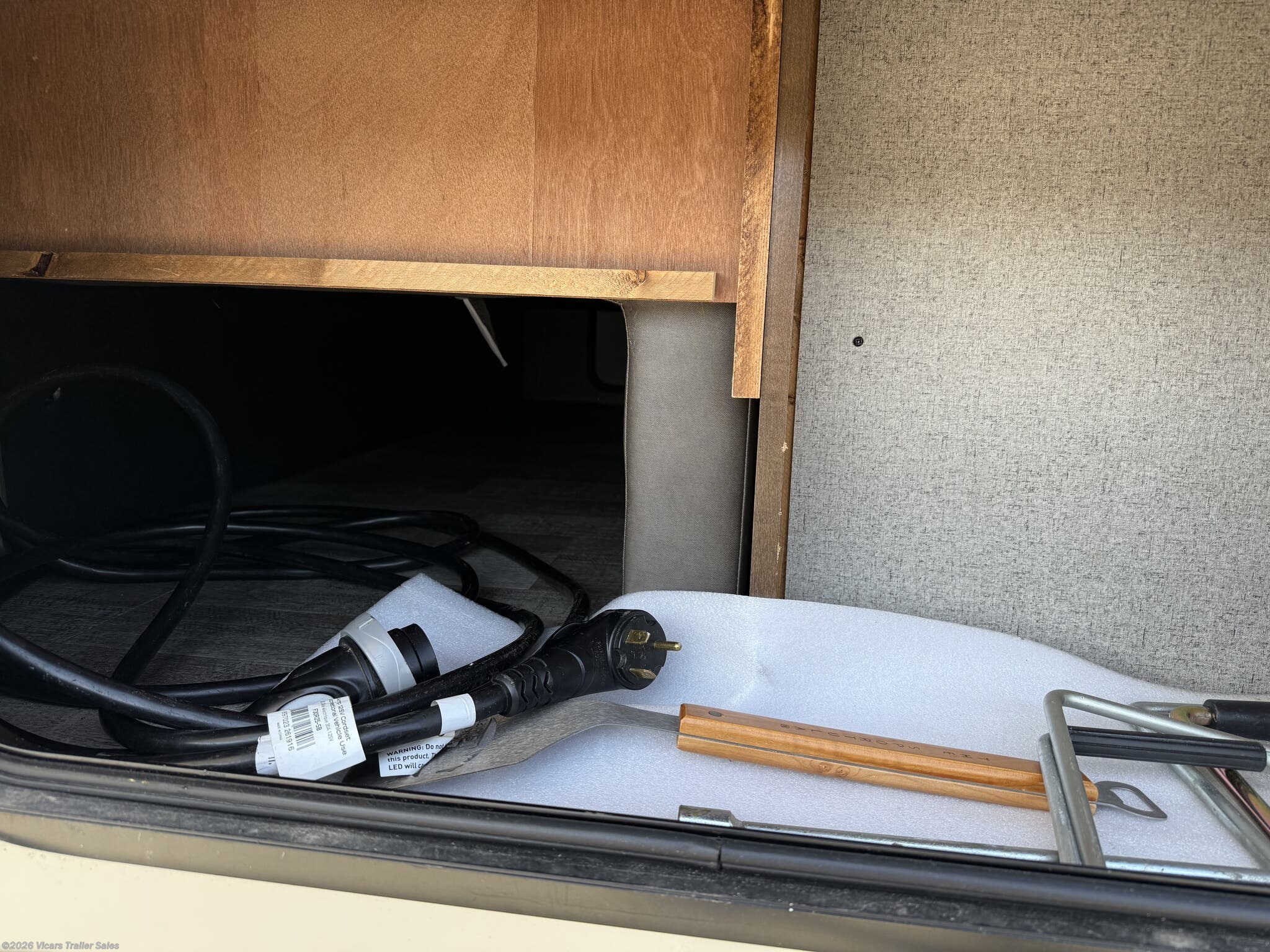 2020 Forest River Rockwood Mini Lite 2509S - Used Travel Trailer For Sale by Vicars Trailer Sales in Taylor, Michigan features CO Detector, Microwave, Stereo System, Queen Bed, Stove