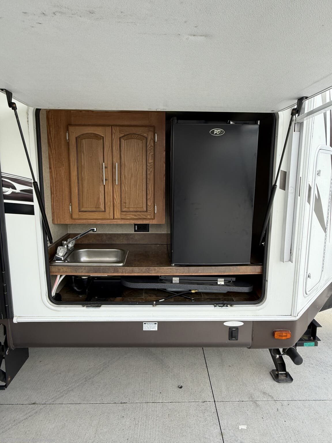2014 Forest River Rockwood Windjammer 3006WK - Used Travel Trailer For Sale by Vicars Trailer Sales in Taylor, Michigan features Leveling Jacks, Fire Extinguisher, LP Detector, Day/Night Shades, Microwave