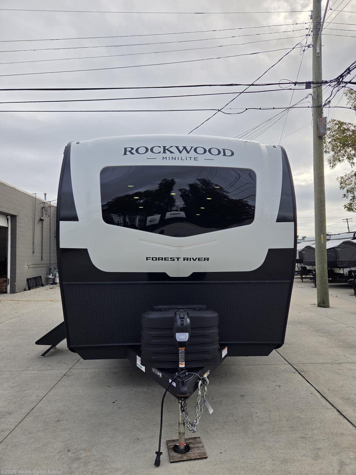 2027 Forest River Rockwood Mini Lite 2522FB - New Travel Trailer For Sale by Vicars Trailer Sales in Taylor, Michigan features Shower, Solar Panel, Oven, Backup Camera, Fireplace