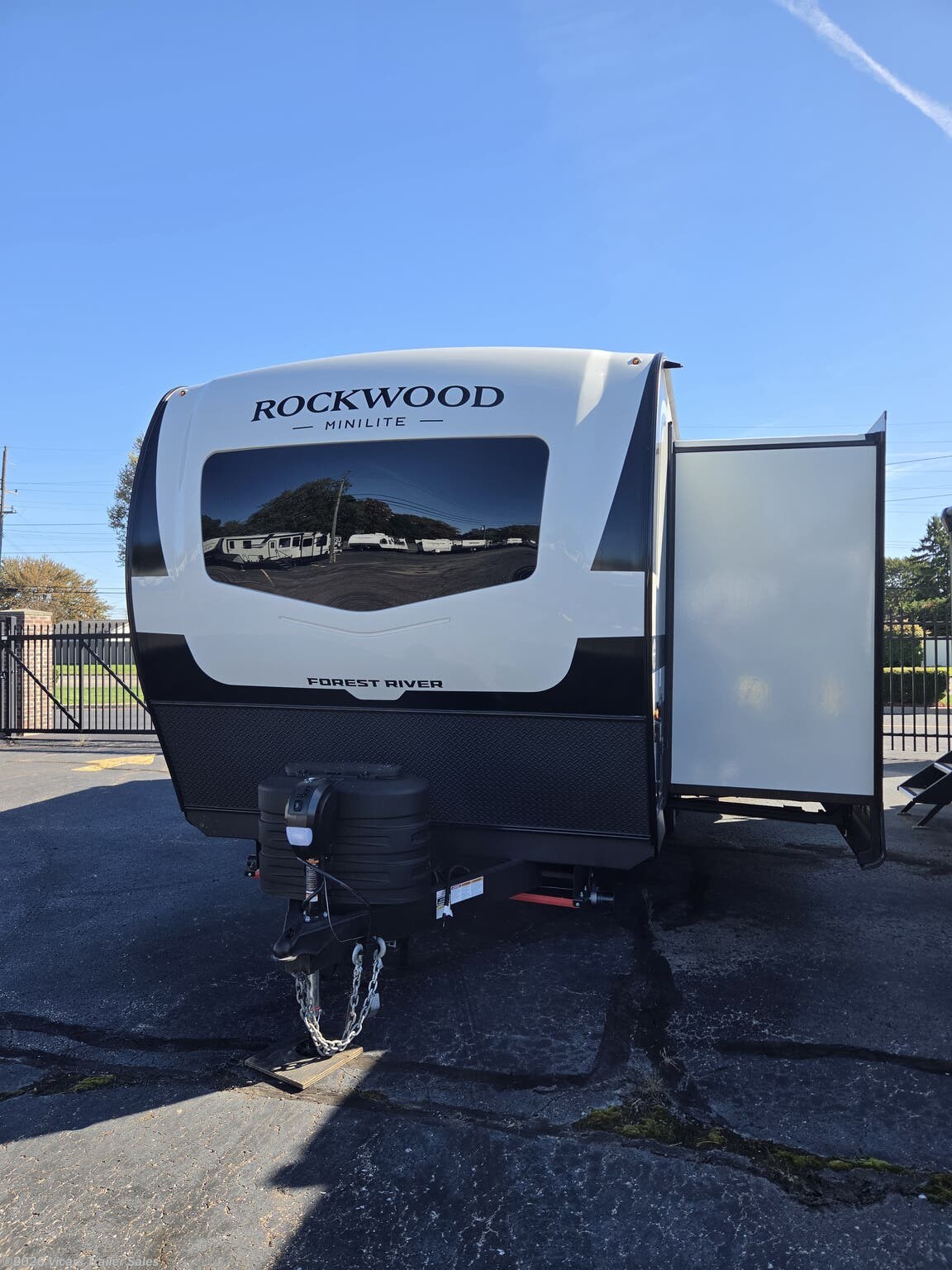 2027 Rockwood Mini Lite 2523MBR by Forest River from Vicars Trailer Sales in Taylor, Michigan