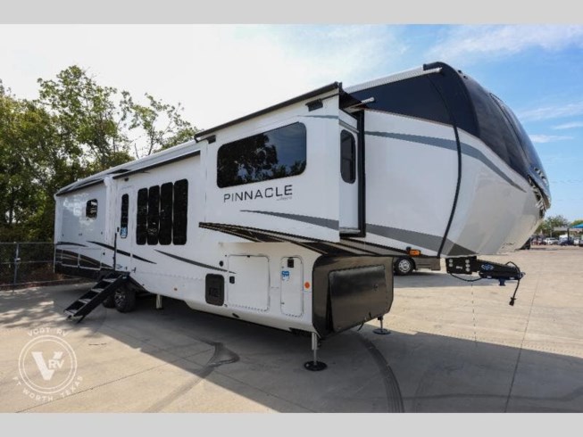 New 2024 Jayco Pinnacle 38FLGS available in Fort Worth, Texas