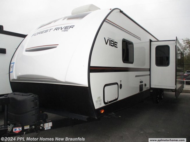 2019 Forest River Vibe 28BH - Used Travel Trailer For Sale by PPL Motor Homes in New Braunfels, Texas features Refrigerator, Water Heater, Non-Smoking Unit, Stove, Slideout