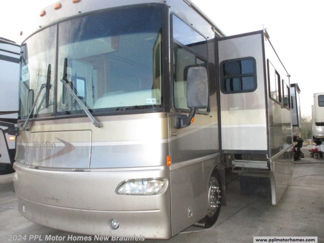 2004 Itasca Meridian 39K - Used Diesel Pusher For Sale by PPL Motor Homes in New Braunfels, Texas features Solar Panels, TV, Leveling Jacks, Exterior Stereo, Hitch