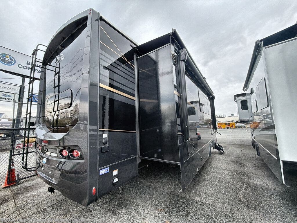 New 2026 Jayco Pinnacle 38FBRK available in Rural Hall, North Carolina