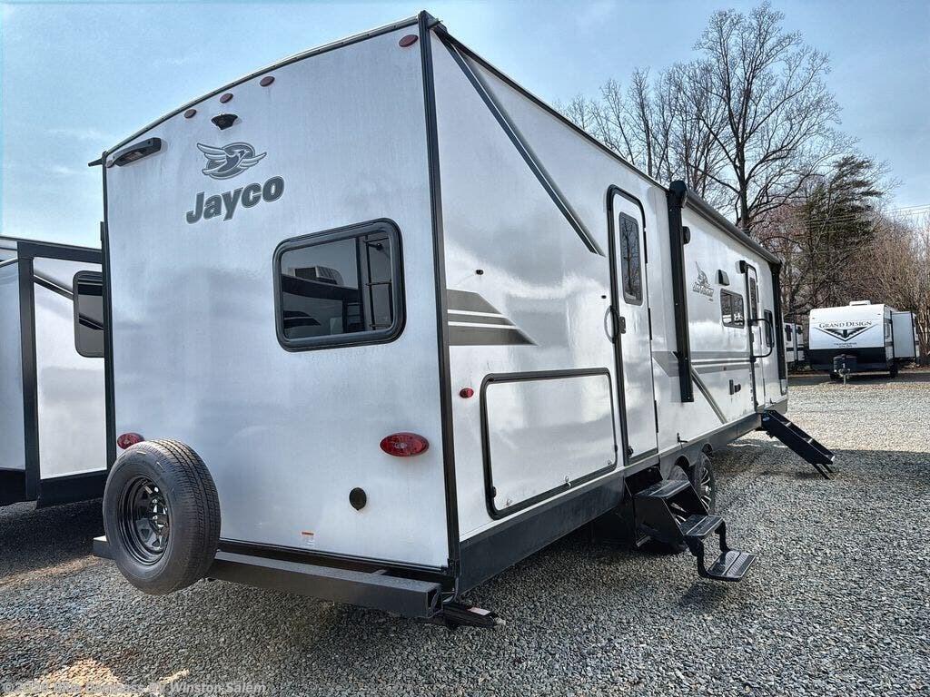 New 2026 Jayco Jay Flight SLX 321BDS available in Rural Hall, North Carolina