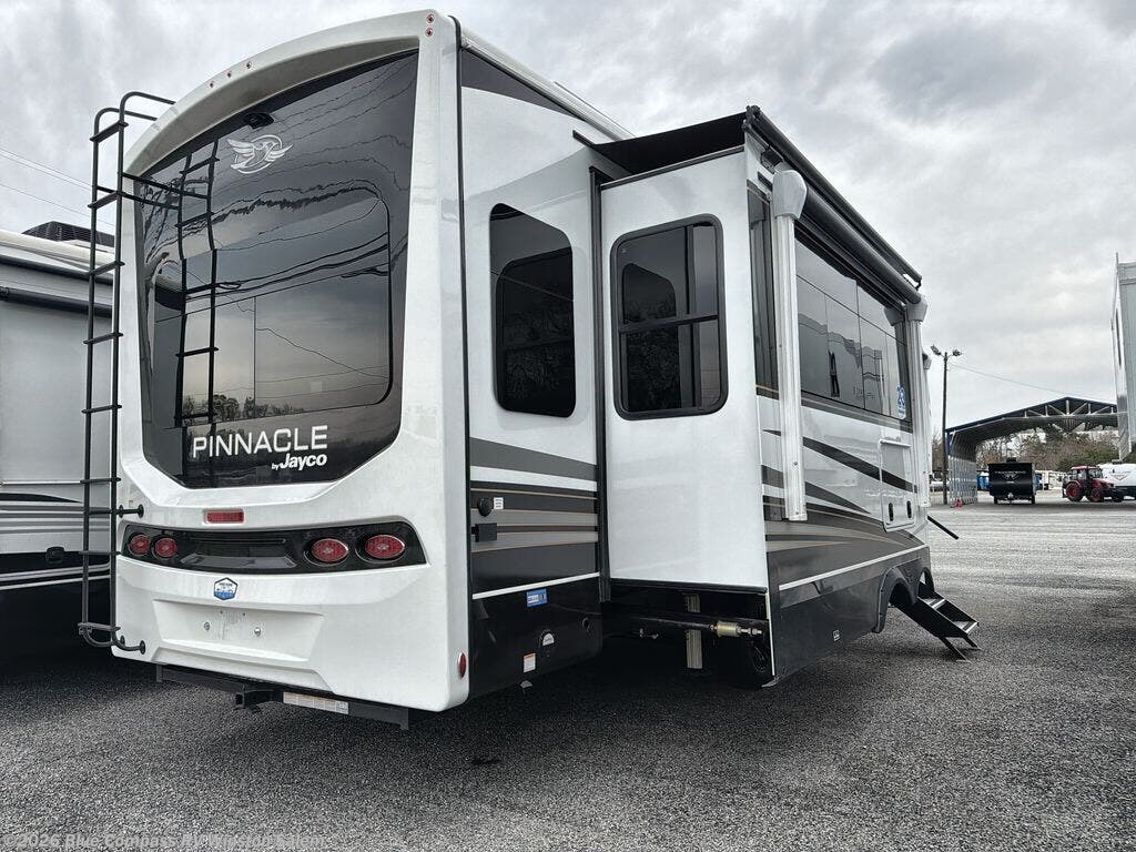 New 2026 Jayco Pinnacle 32RLTS available in Rural Hall, North Carolina