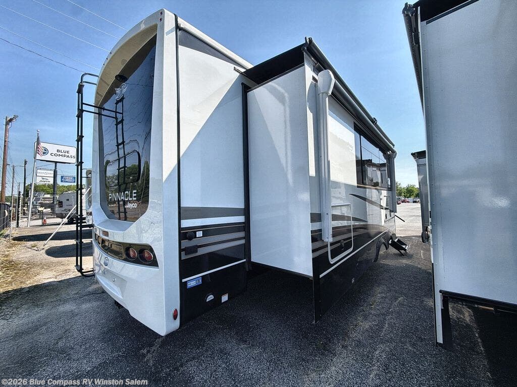 New 2026 Jayco Pinnacle 38FBRK available in Rural Hall, North Carolina