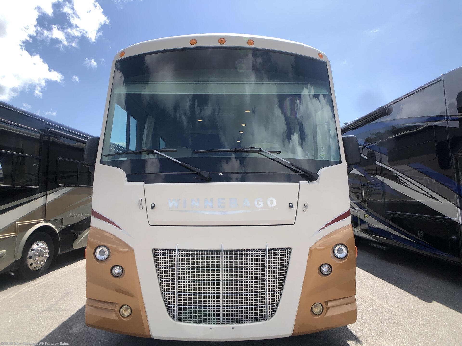 2017 Winnebago Vista 29VE - Used Class A For Sale by Blue Compass RV Winston Salem in Rural Hall, North Carolina features Slideout