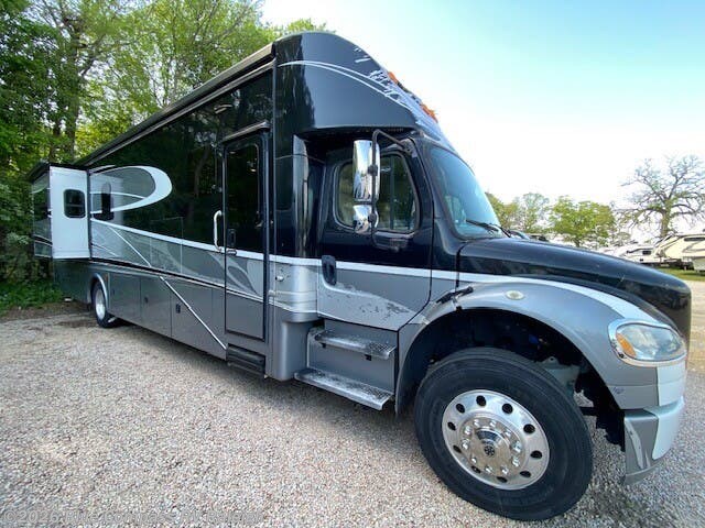 Used 2017 Dynamax Corp DX3 37RB available in Raleigh, North Carolina