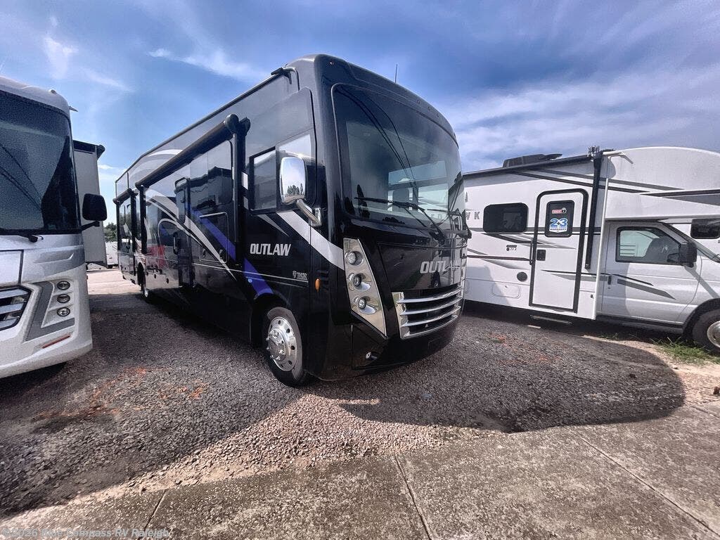 2022 Outlaw 38KB by Thor Motor Coach from Blue Compass RV Raleigh in Raleigh, North Carolina