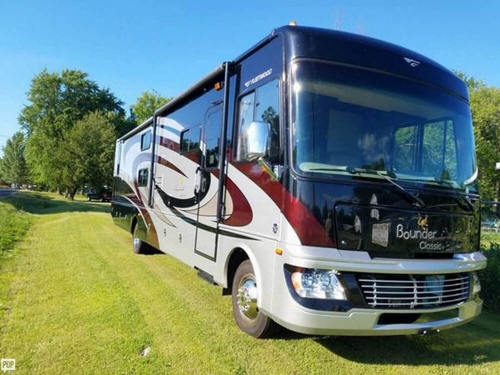 2013 Fleetwood Bounder Classic 36H RV for Sale in Midland