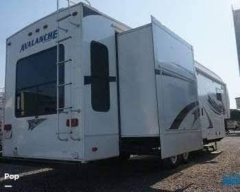 2012 Keystone Avalanche 345 TG - Used Fifth Wheel For Sale by Pop RVs in Edgewood, Texas