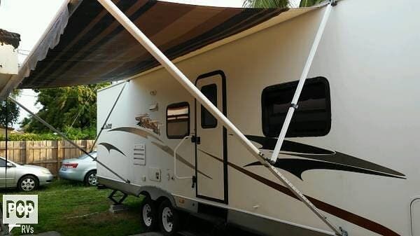 2005 Thor Motor Coach Chateau M-27J - Used Travel Trailer For Sale by Pop RVs in North Miami Beach, Florida