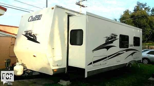 2005 Thor Motor Coach Chateau 27J - Used Travel Trailer For Sale by Pop RVs in North Miami Beach, Florida features Leveling Jacks, Slideout, Air Conditioning, Awning
