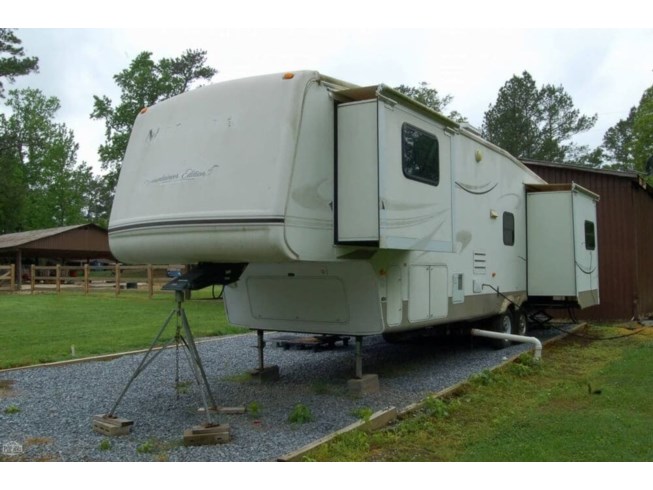 2007 Keystone Mountaineer 336RLT - Used Fifth Wheel For Sale by Pop RVs in Alpine, Alabama features Slideout, Awning, Air Conditioning