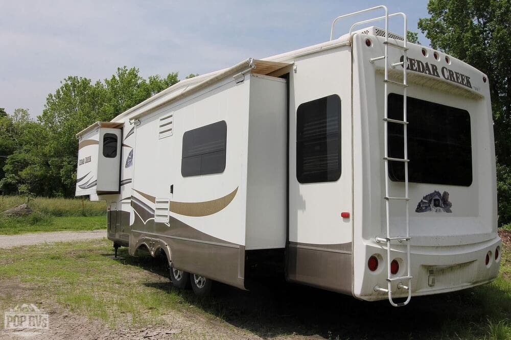 2011 Forest River Cedar Creek 34rlsa