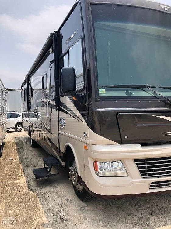 2014 Fleetwood Bounder 35K RV for Sale in Crawfordville, FL 32327