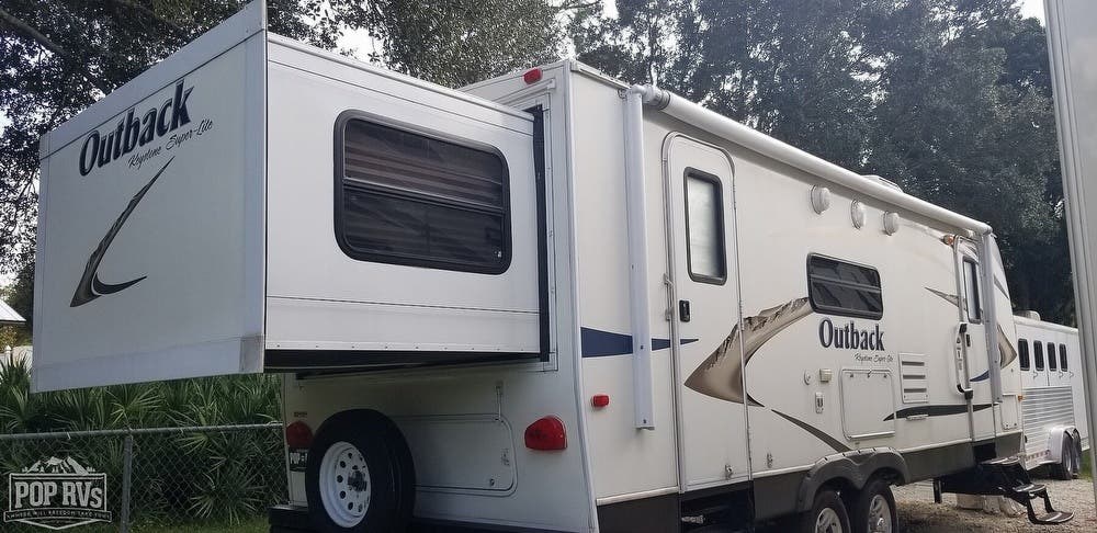 2011 Keystone Outback Super-Lite 250 RS RV for Sale in Royal Palm Beach