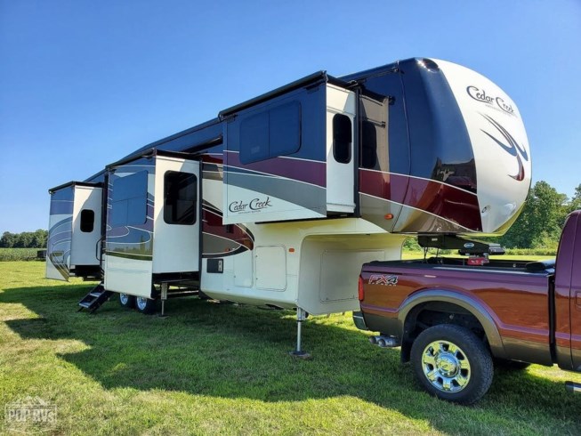 2018 Forest River Cedar Creek Hathaway Edition 38FLX RV for Sale in Crestline, OH 44827 | 216554 Forest River Cedar Creek Hathaway 38flx For Sale
