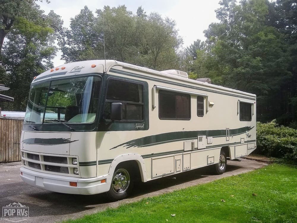 1995 Fleetwood Flair 30 RV for Sale in North Royalton, OH 44133