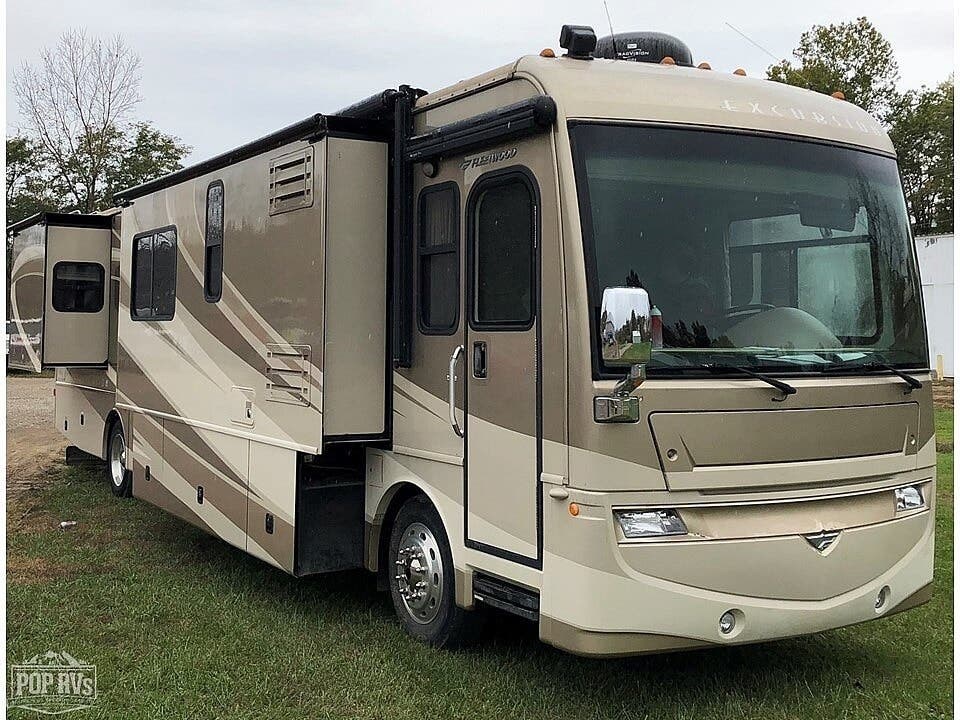 2008 Fleetwood Excursion 40X RV for Sale in Zanesville, OH 43701