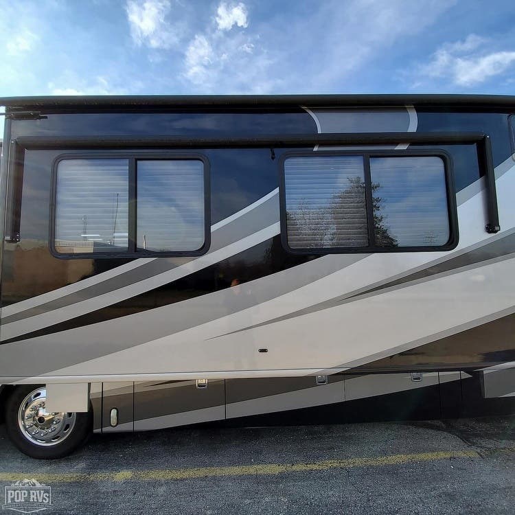 2009 Fleetwood Excursion 40T RV for Sale in Arlington Heights, IL 60005
