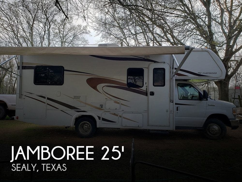 2013 Fleetwood Jamboree Searcher 25K RV for Sale in Sealy, TX 77474