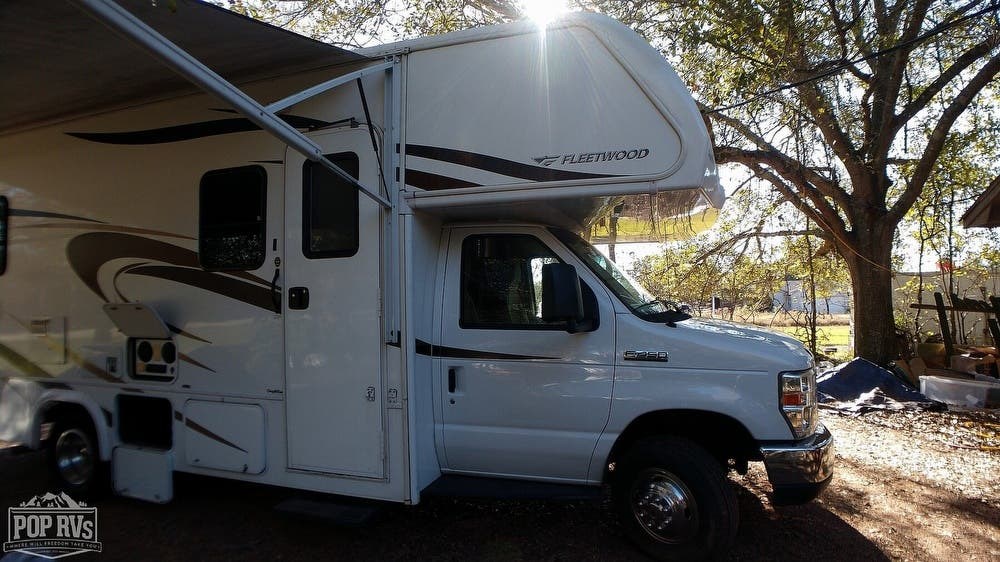 2013 Fleetwood Jamboree Searcher 25K RV for Sale in Sealy, TX 77474