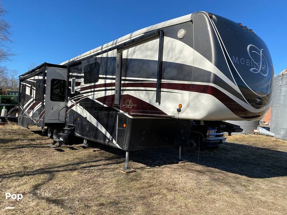 2017 DRV Mobile Suites 44 Houston - Used Fifth Wheel For Sale by Pop RVs in Rushville, Missouri features Awning, Air Conditioning, Slideout, Generator, Leveling Jacks