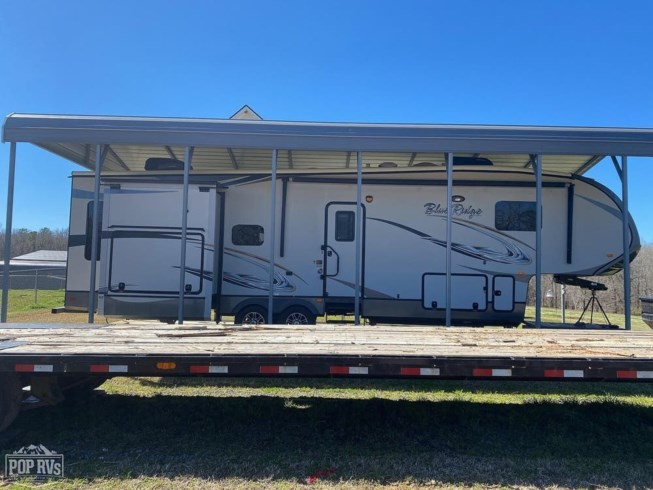2014 Forest River Blue Ridge 3125RT - Used Fifth Wheel For Sale by Pop RVs in Sarasota, Florida
