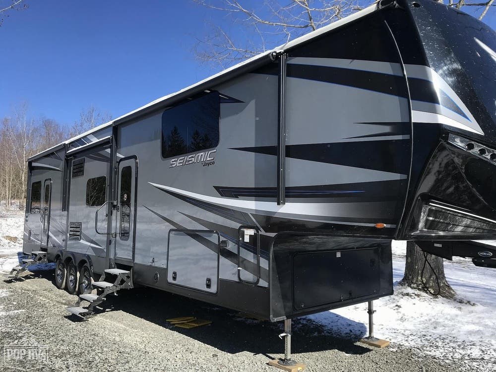 2018 Jayco Seismic 4250 Toy Hauler RV for Sale in Nichols, NY 13812