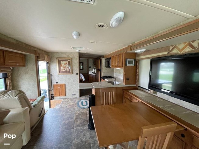 2012 Winnebago Sightseer 33C - Used Class A For Sale by Pop RVs in Greenfield, Indiana