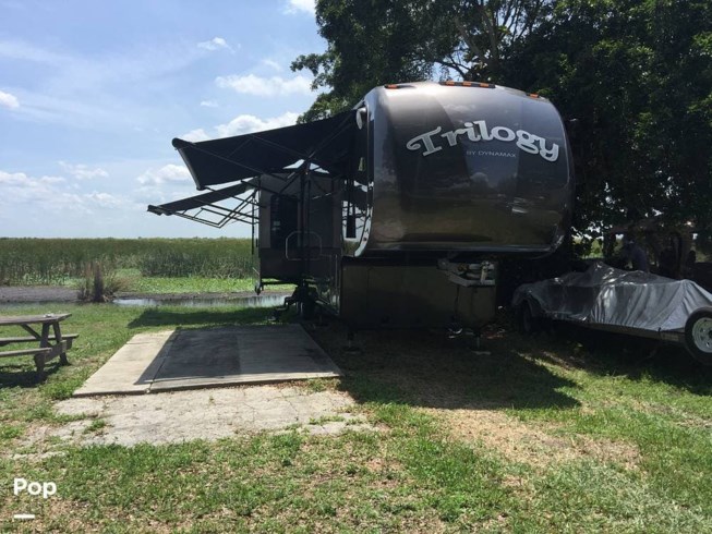 2013 Dynamax Corp Trilogy 3650RE - Used Fifth Wheel For Sale by Pop RVs in Lake Placid, Florida