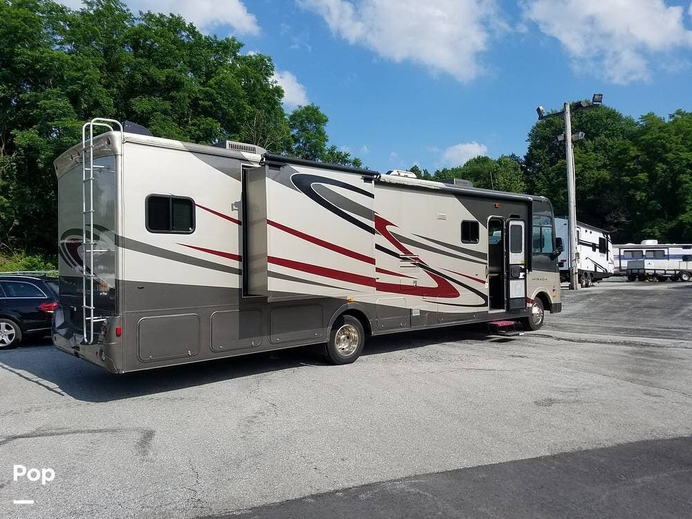 2010 Miscellaneous Mirada (by Coachmen) 35DS - Used Class A For Sale by Pop RVs in Downington, Pennsylvania features Slideout, Awning, Leveling Jacks, Generator, Air Conditioning