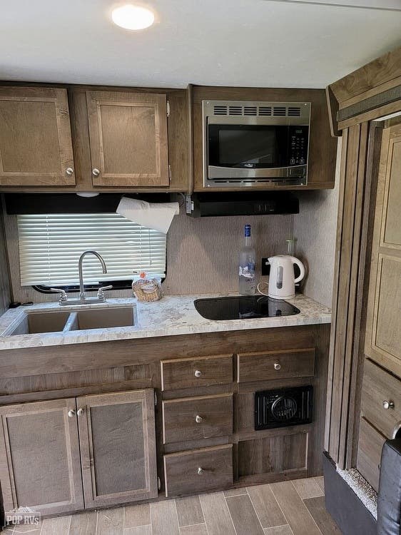 2020 Dutchmen Coleman Lite LX 1605FB RV for Sale in Albany, NY 12205
