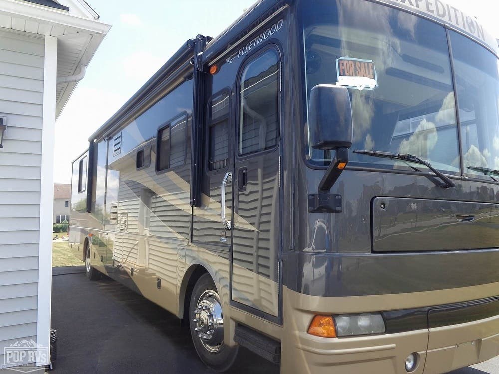 2005 Fleetwood Expedition 38N RV for Sale in Hilton, NY 14468 248431